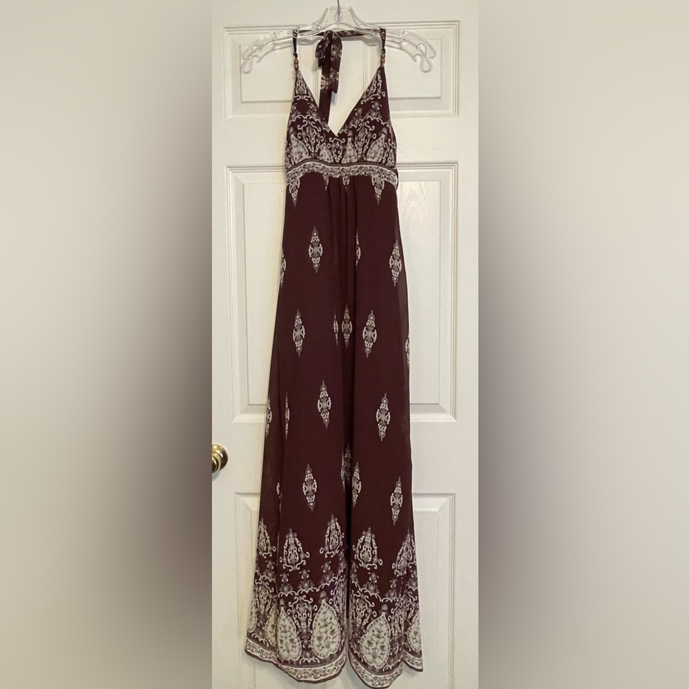 Elegant Brown & White Halter Maxi Dress – Size 8